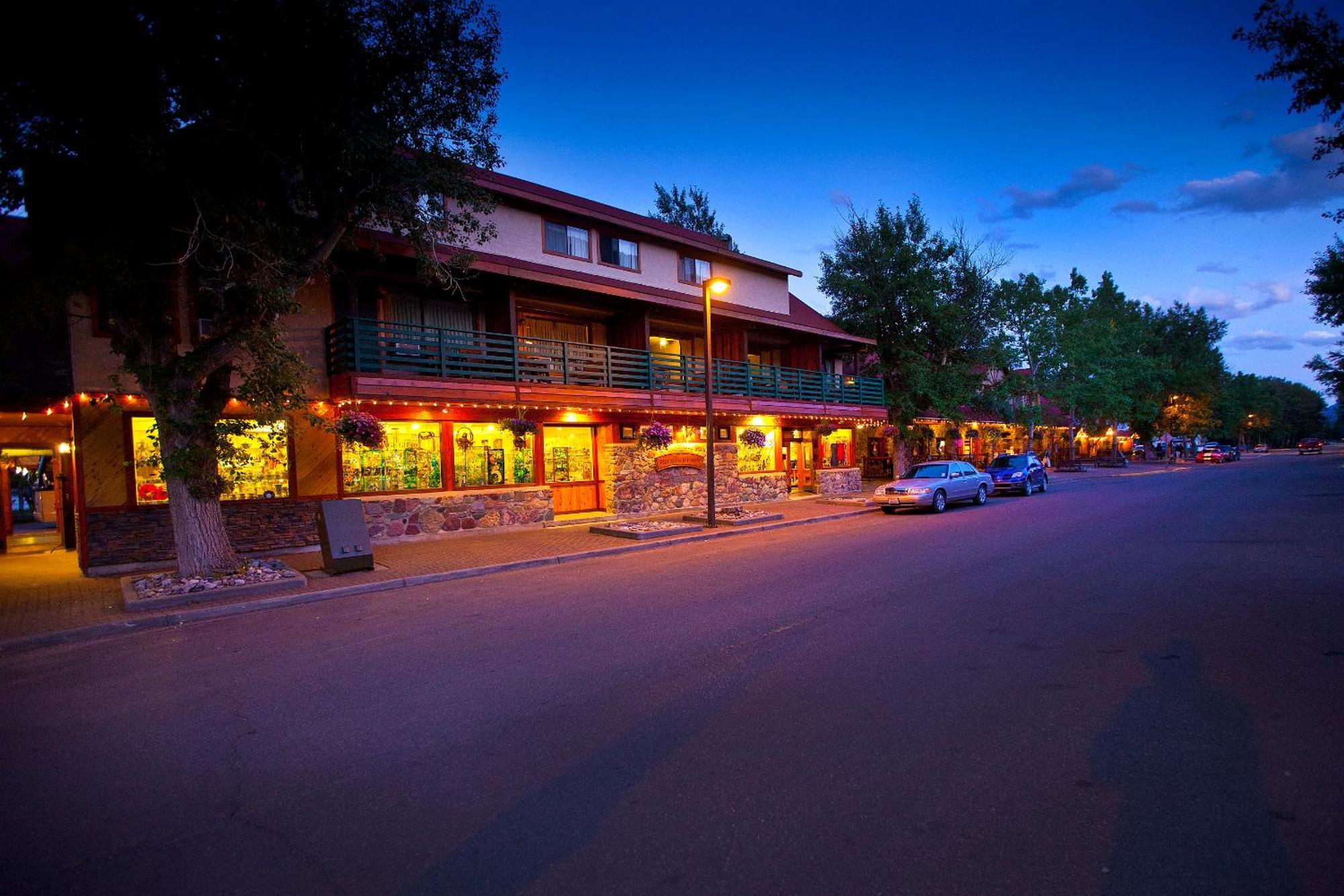 Bayshore Inn & Spa Waterton Park Extérieur photo