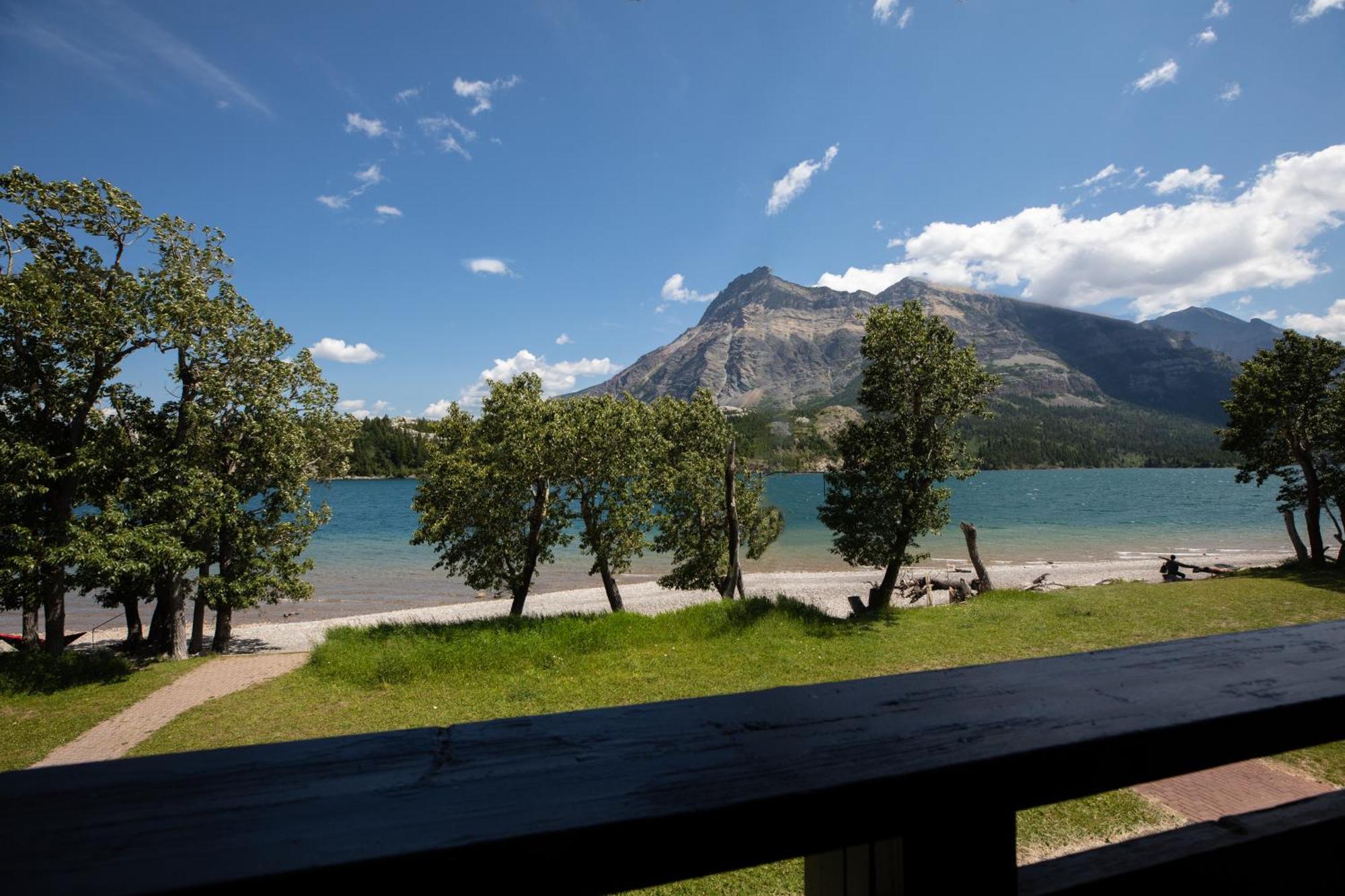 Bayshore Inn & Spa Waterton Park Extérieur photo