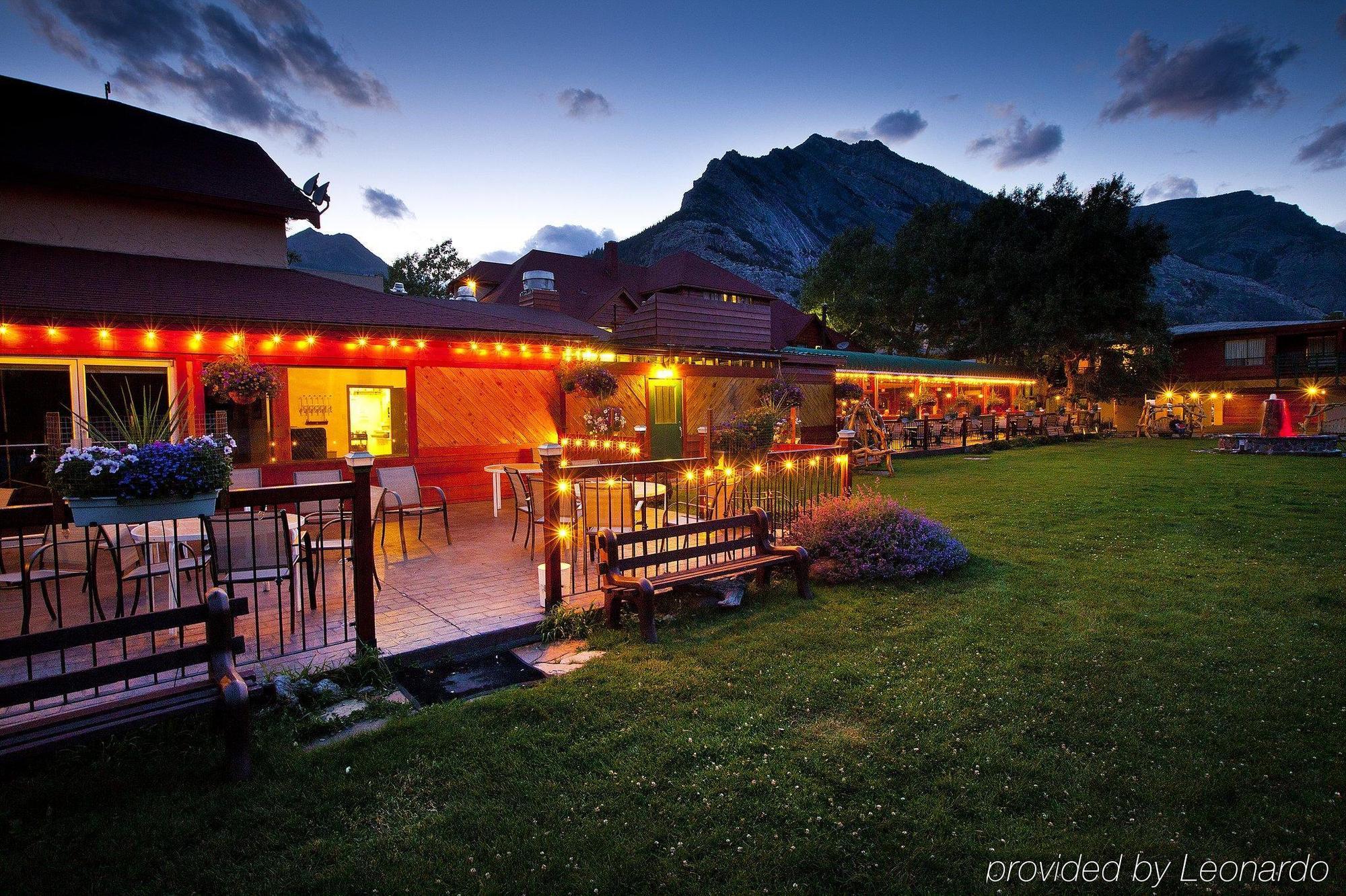 Bayshore Inn & Spa Waterton Park Extérieur photo
