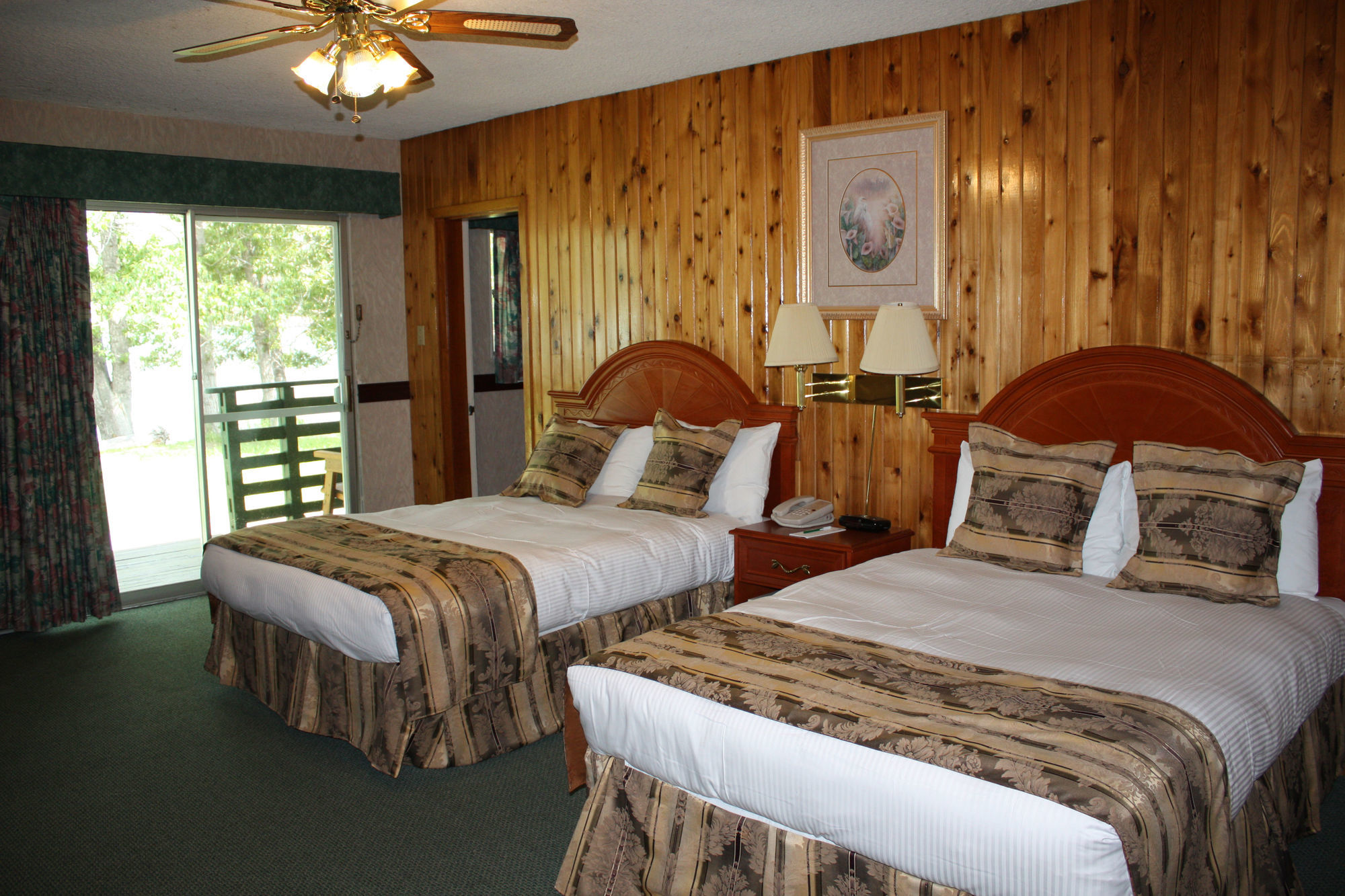 Bayshore Inn & Spa Waterton Park Extérieur photo