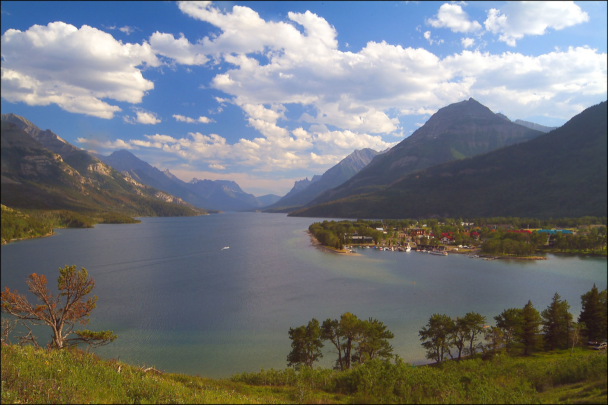 Bayshore Inn & Spa Waterton Park Extérieur photo