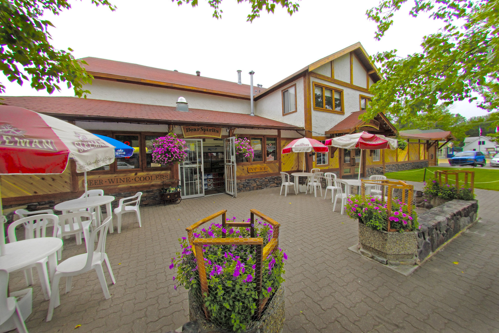 Bayshore Inn & Spa Waterton Park Extérieur photo