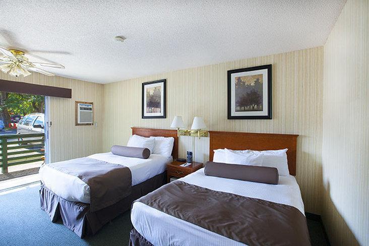 Bayshore Inn & Spa Waterton Park Extérieur photo