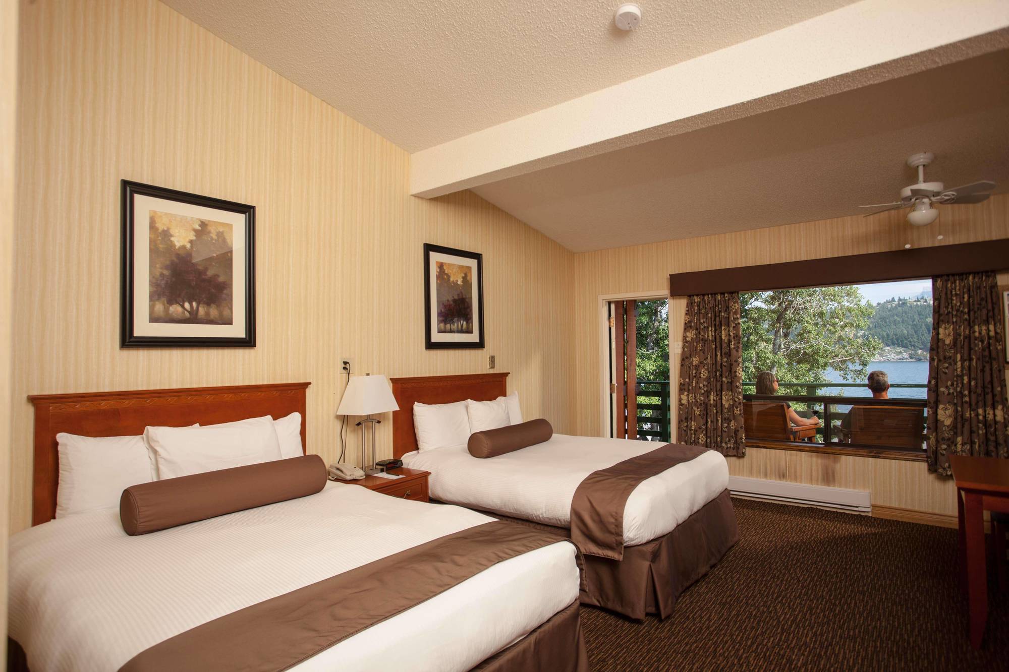 Bayshore Inn & Spa Waterton Park Extérieur photo