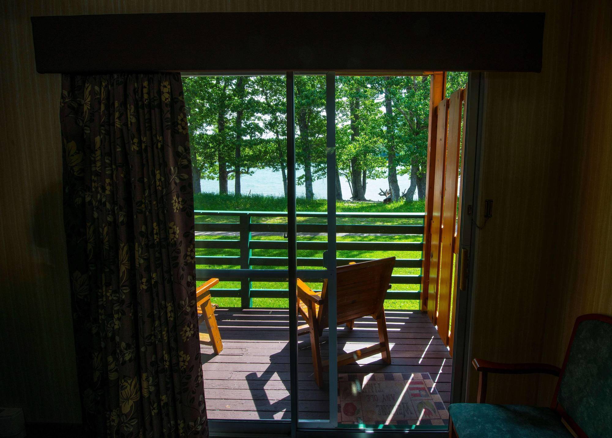 Bayshore Inn & Spa Waterton Park Extérieur photo