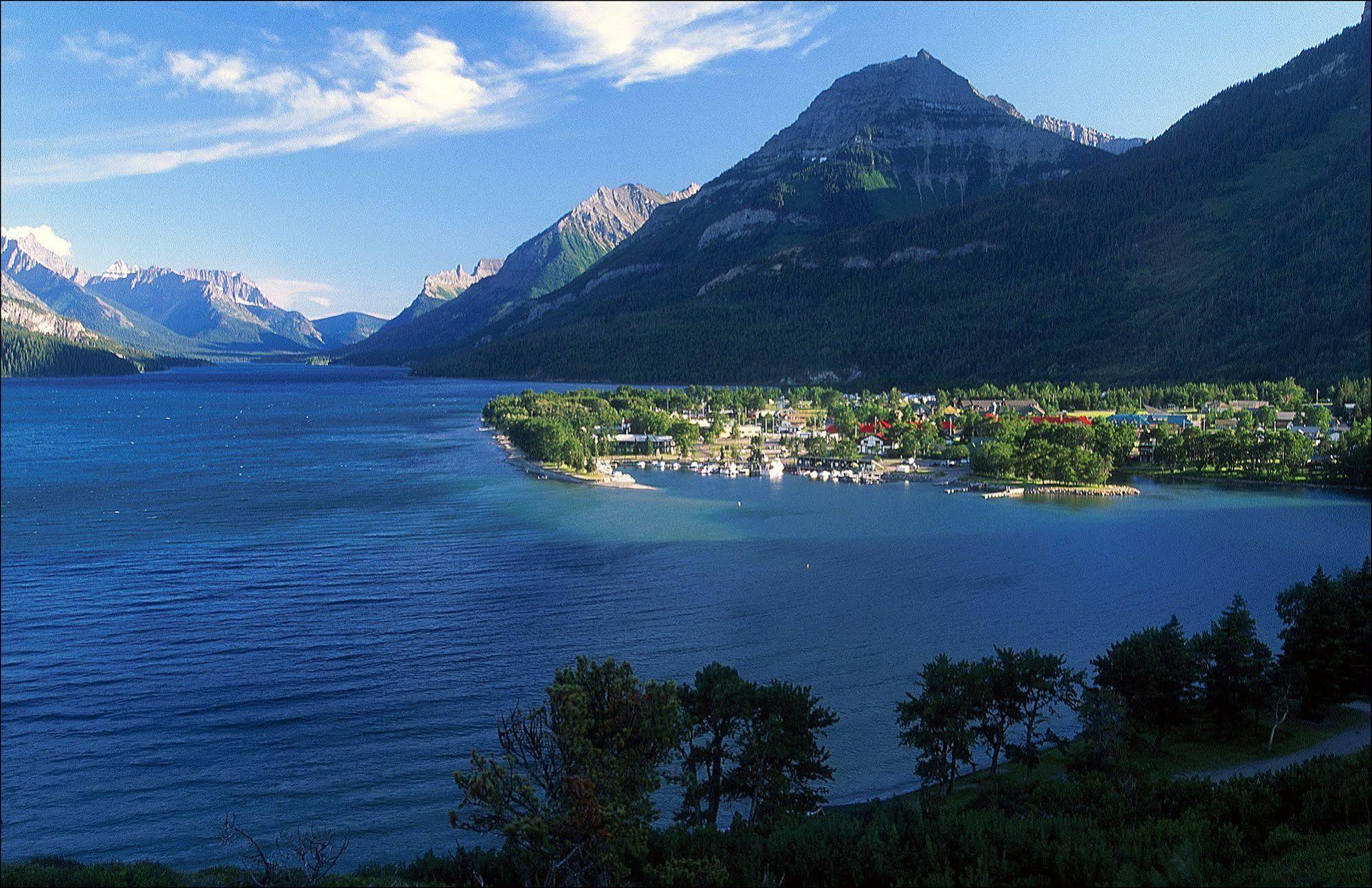 Bayshore Inn & Spa Waterton Park Extérieur photo